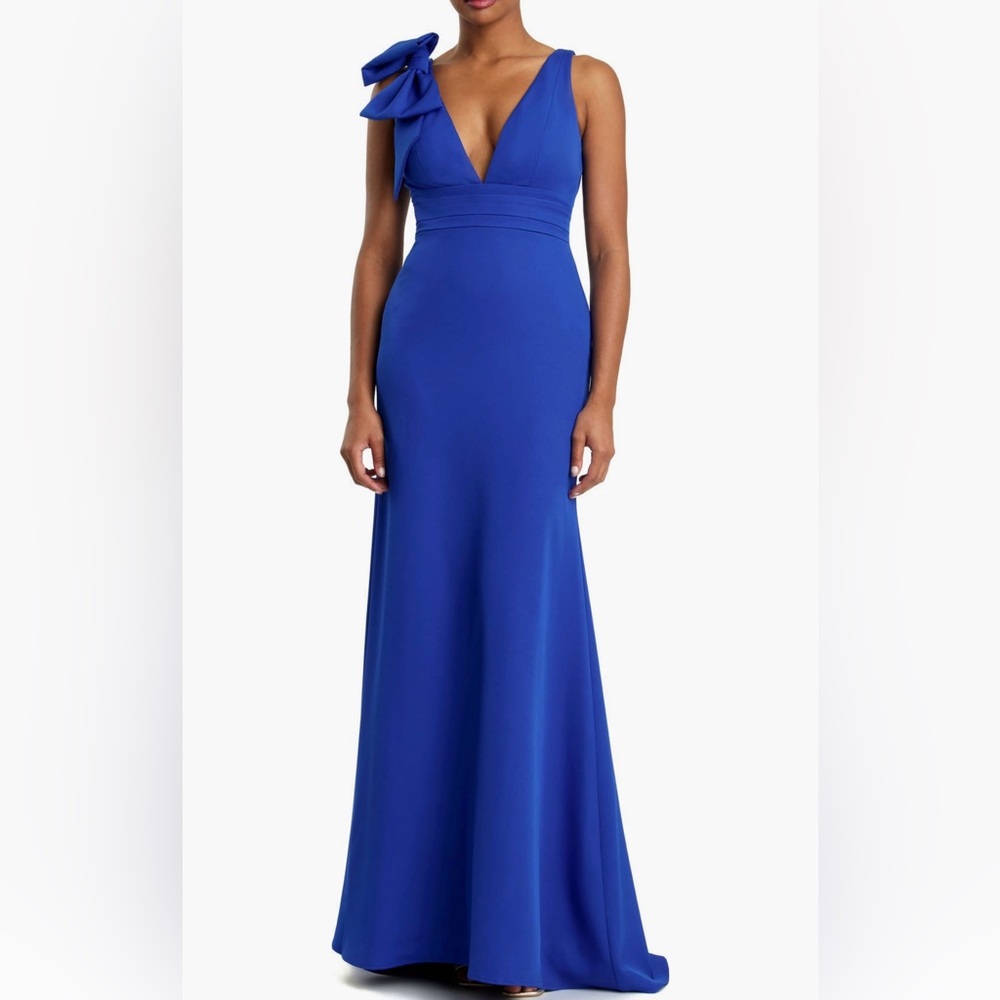 Mac Duggal Bow Shoulder V-Neck Gown (royal blue size 6)